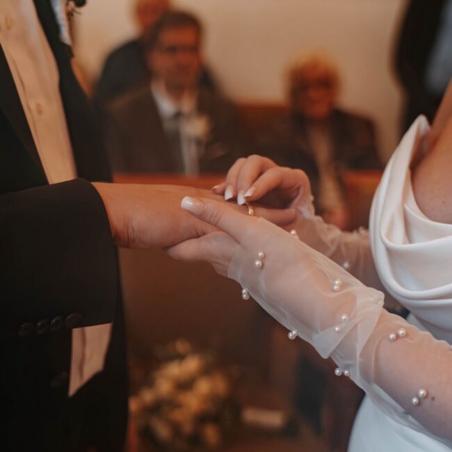 Hochzeitskonzept mit minimalistischer Ästhetik in Dortmund
