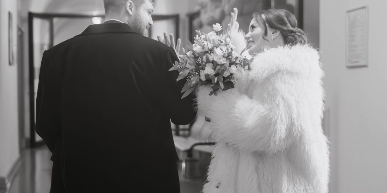 Hochzeitskonzept mit minimalistischer Ästhetik standesamt