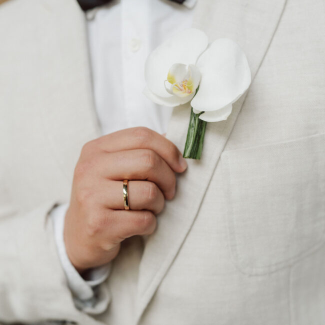Hochzeitsplanerin erstellt ein kreatives Designkonzept für Hochzeit in Dortmund