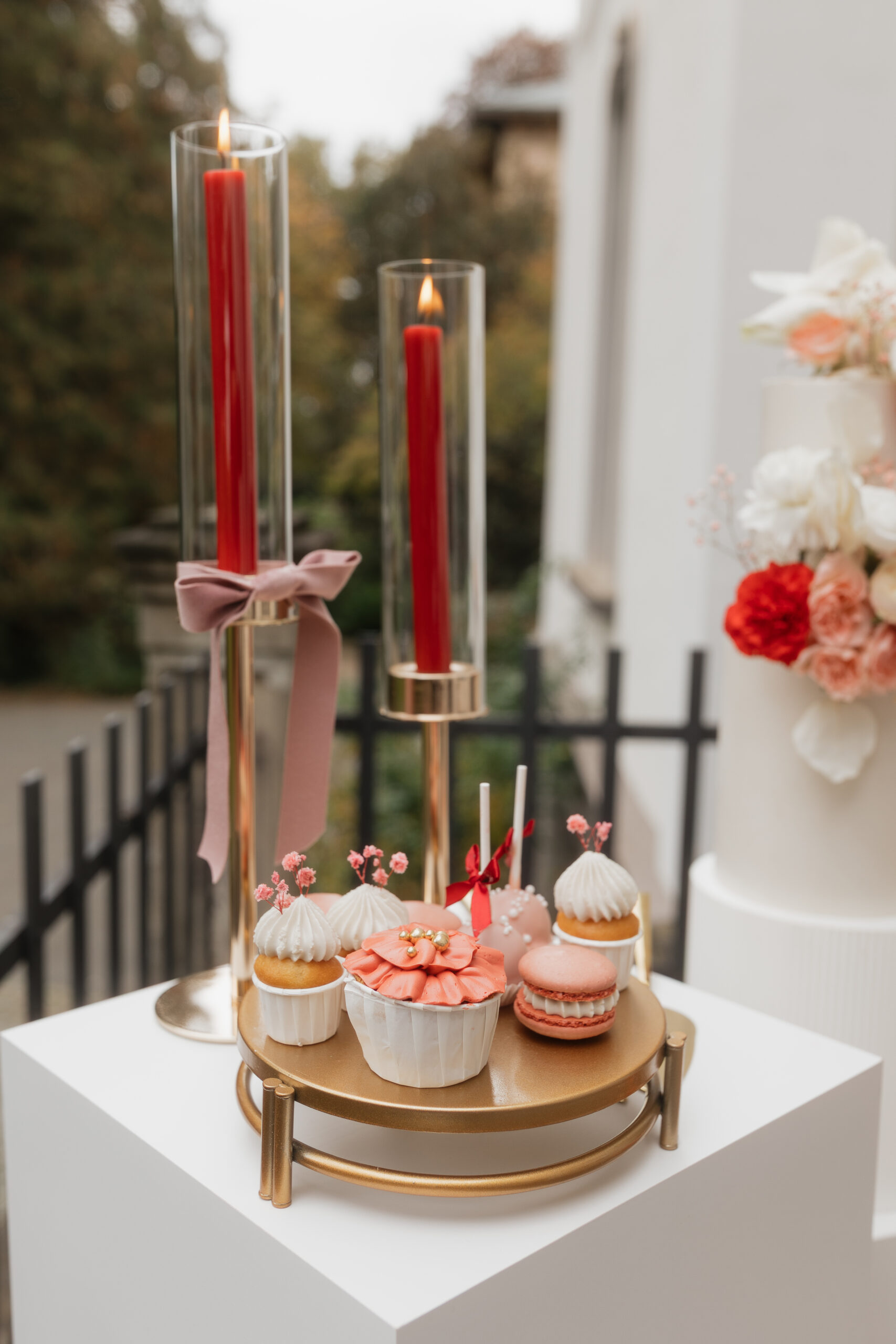 Sweet Table mit Desserts bei Hochzeit in Witten dekoriert